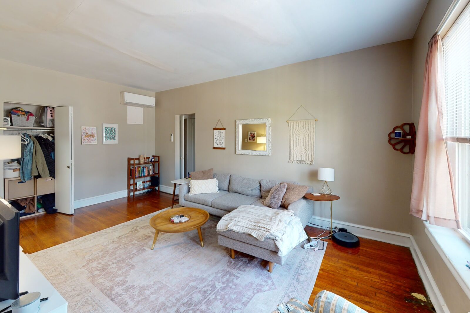 The-Larchmont-500-S-47th-Street-Living-Room